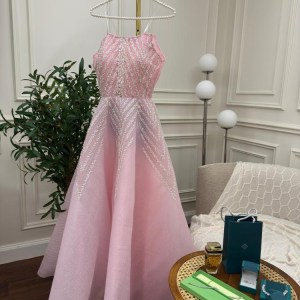 فستان نسائي سهره لون وردي منفوخ و مطرز