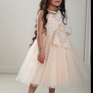 فستان بناتي لون ذهبي ورده في الصدر